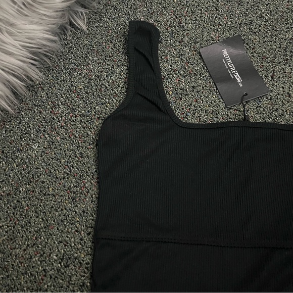 PRETTYLITTLETHING Black Ribbed Cropped Tank Top Sleeveless Casual Shirt Dip Hem - Picture 15 of 16